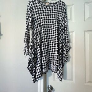 Zadie B’s Black and White Houndstooth Tunic